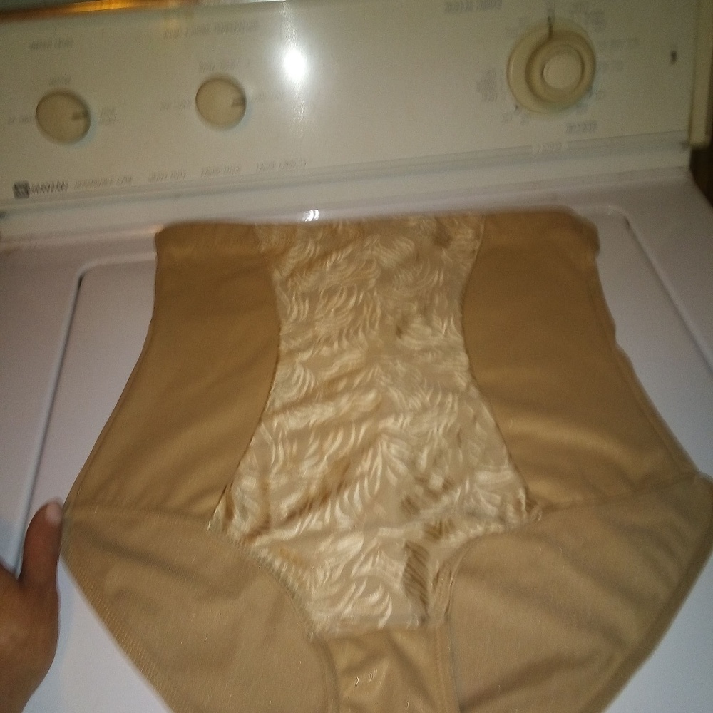 New without tags maidenform shapewear XL